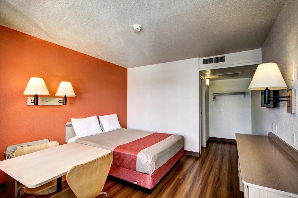 Motel 6 Wells Dış mekan fotoğraf