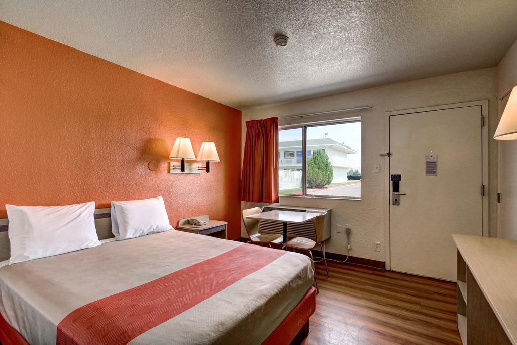 Motel 6 Wells Dış mekan fotoğraf