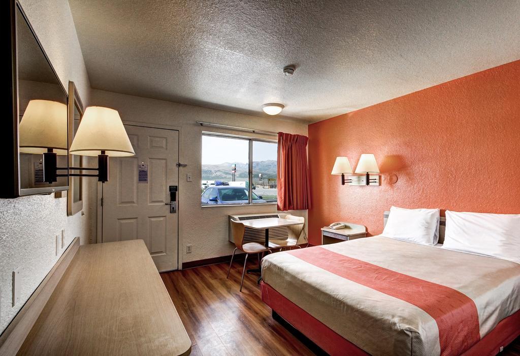 Motel 6 Wells Dış mekan fotoğraf
